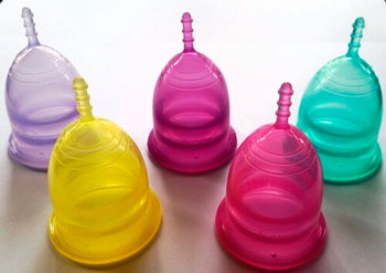 Яркие менструальные чашки