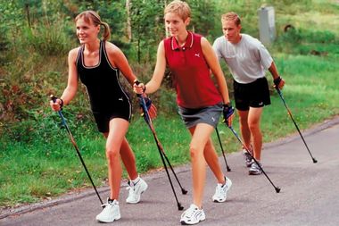 Скандинавская ходьба с палками. Польза и вред, техники ходьбы.
